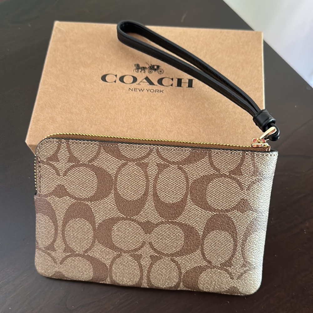 Wristlet - Picture 3 of 4